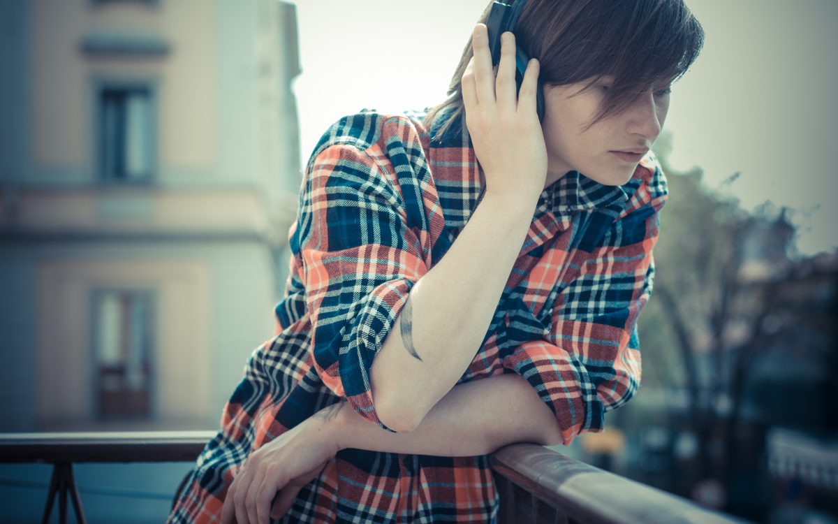 Psycholog czy psychiatra? Kiedy skorzystać z pomocy każdego z nich?