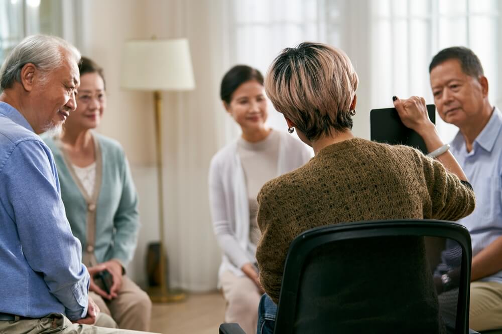 seniorow-grupowa-terapia